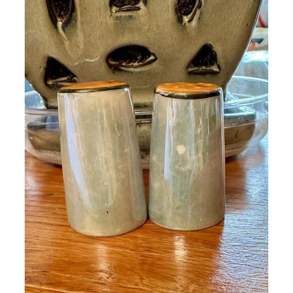 Salt Pepper Shakers Japan Small Floral Hand Painted Porcelain Vintage Blue READ - Picture 7 of 7